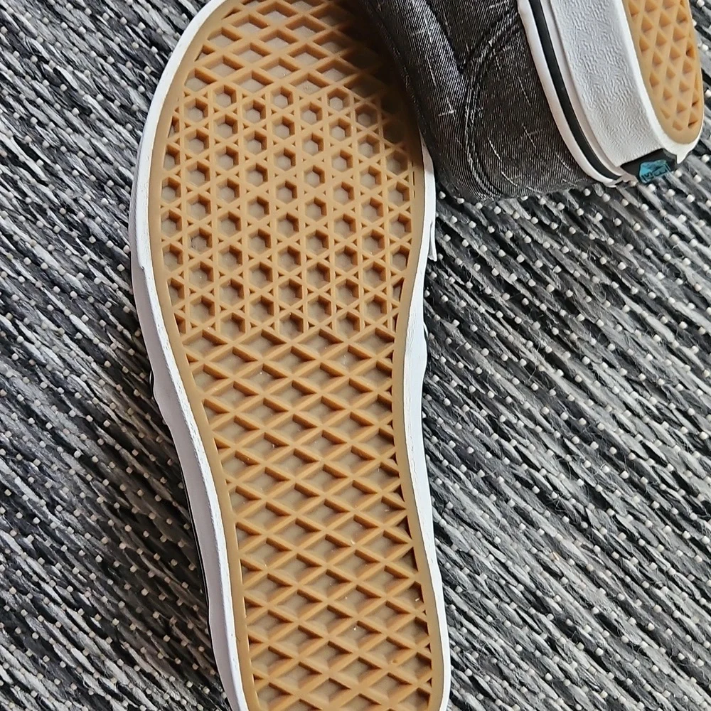 Stylish Gray VANS Sneakers (7.5)
